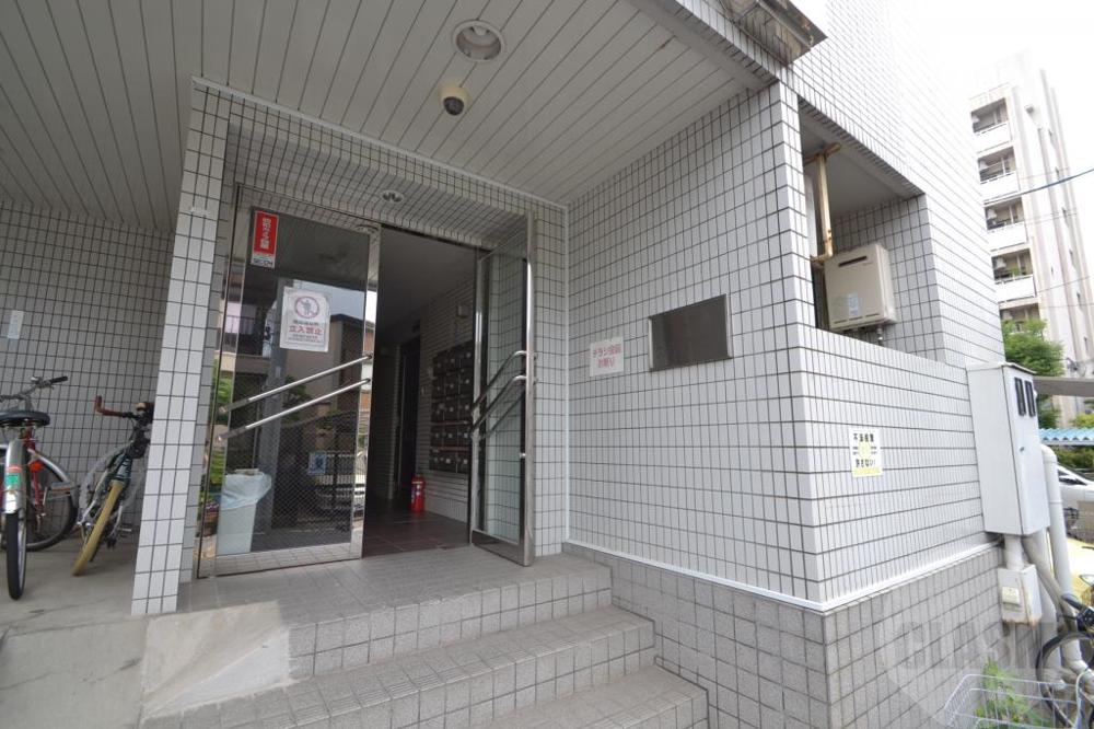 21/30 エントランス