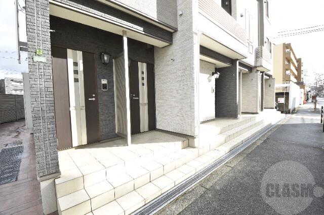 25/30 エントランス