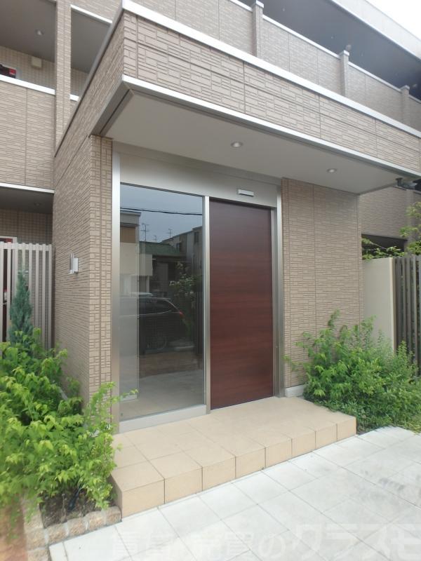 27/30 エントランス