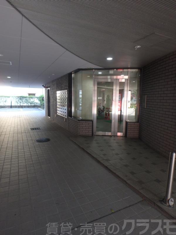23/30 エントランス