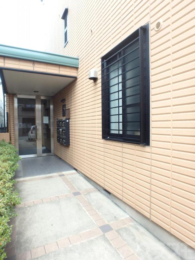 19/26 エントランス