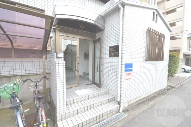 23/30 エントランス