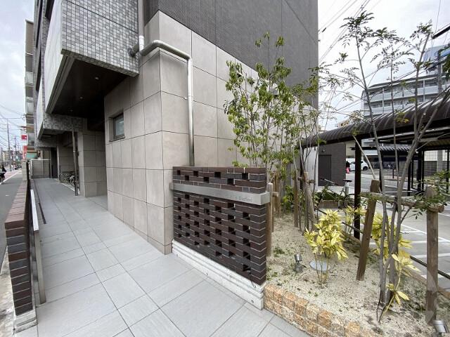 24/30 エントランス