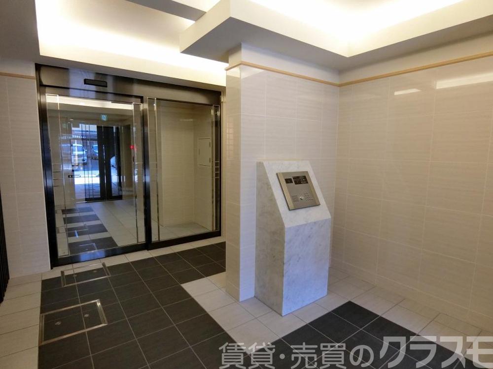 28/30 エントランス