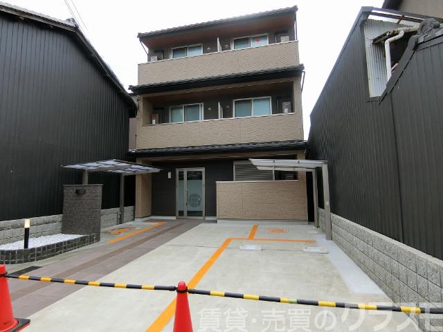 28/30 エントランス