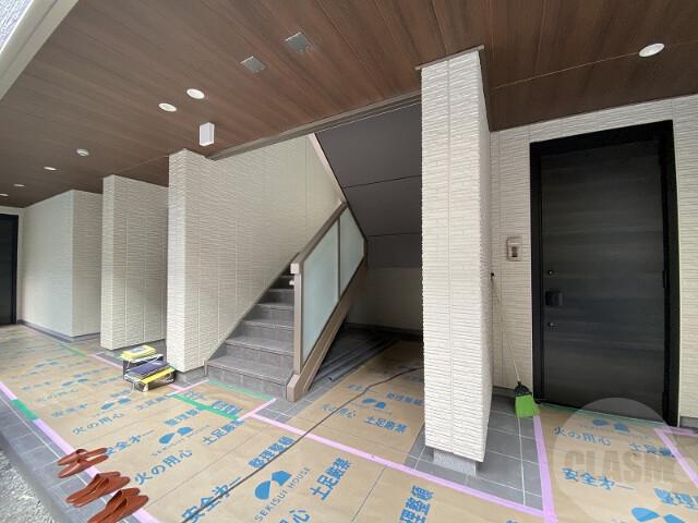 28/30 エントランス