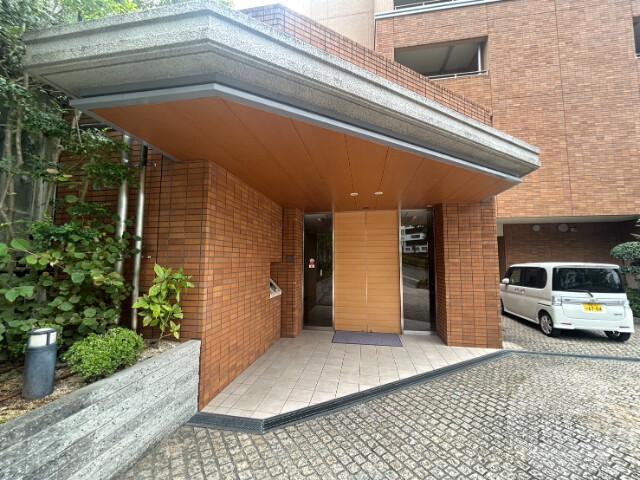 21/30 エントランス