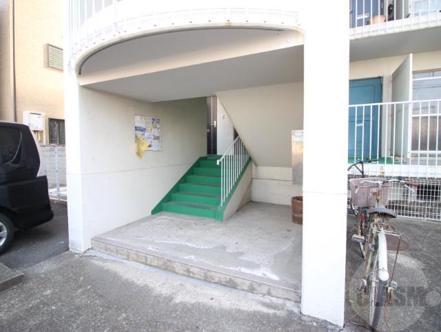 18/28 エントランス