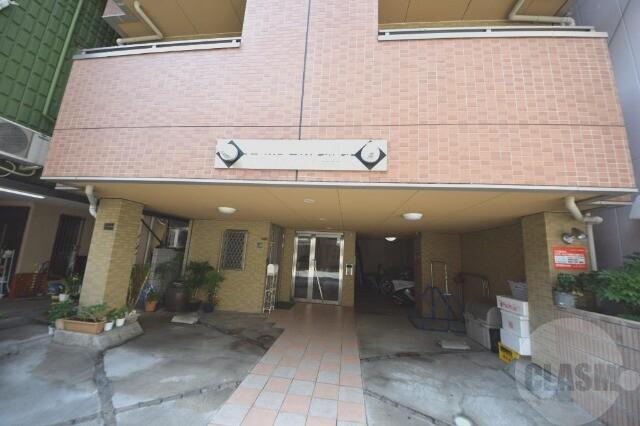 21/30 エントランス