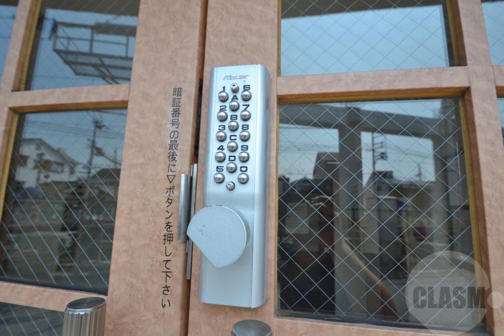 21/30 エントランス