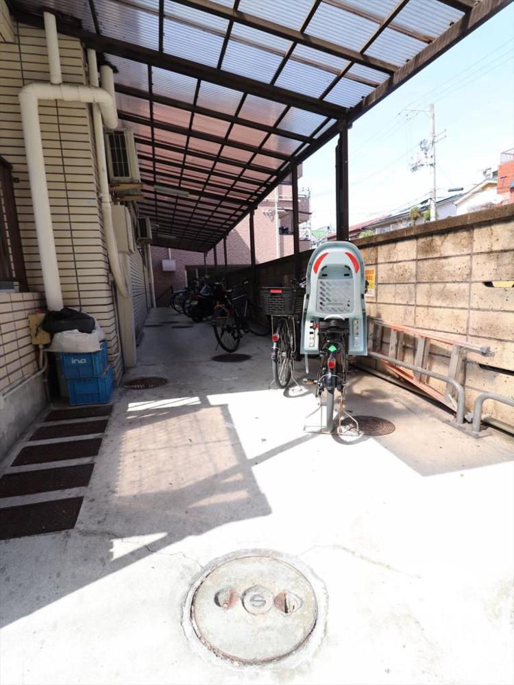 19/27 エントランス