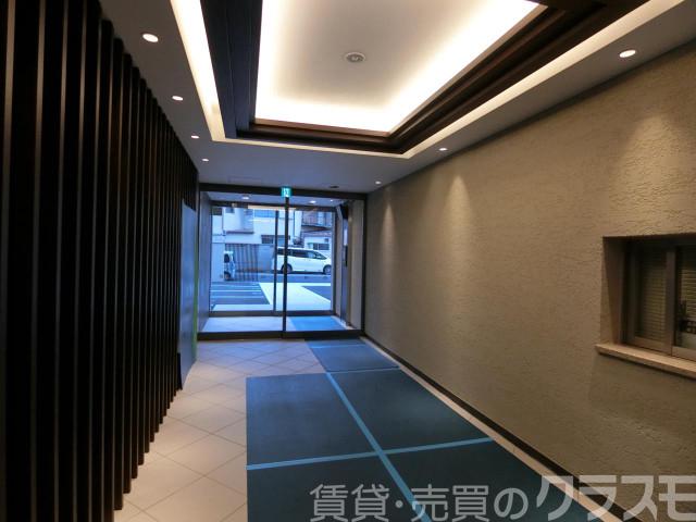 28/30 エントランス