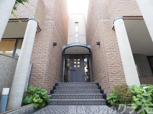 28/30 エントランス