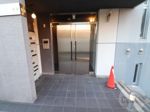 22/30 エントランス