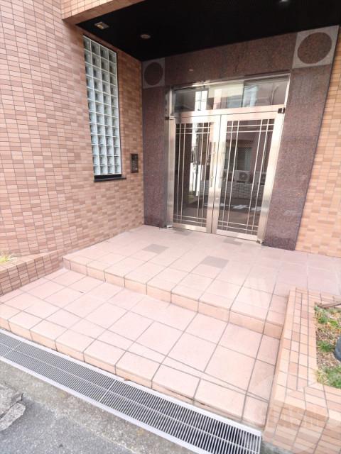 22/30 エントランス