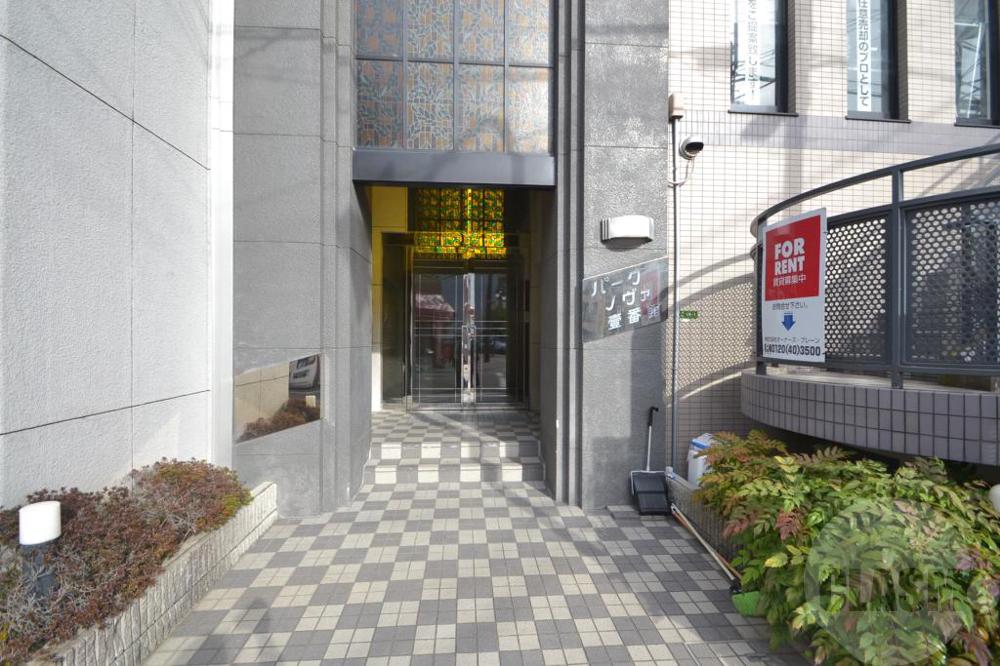 18/26 エントランス