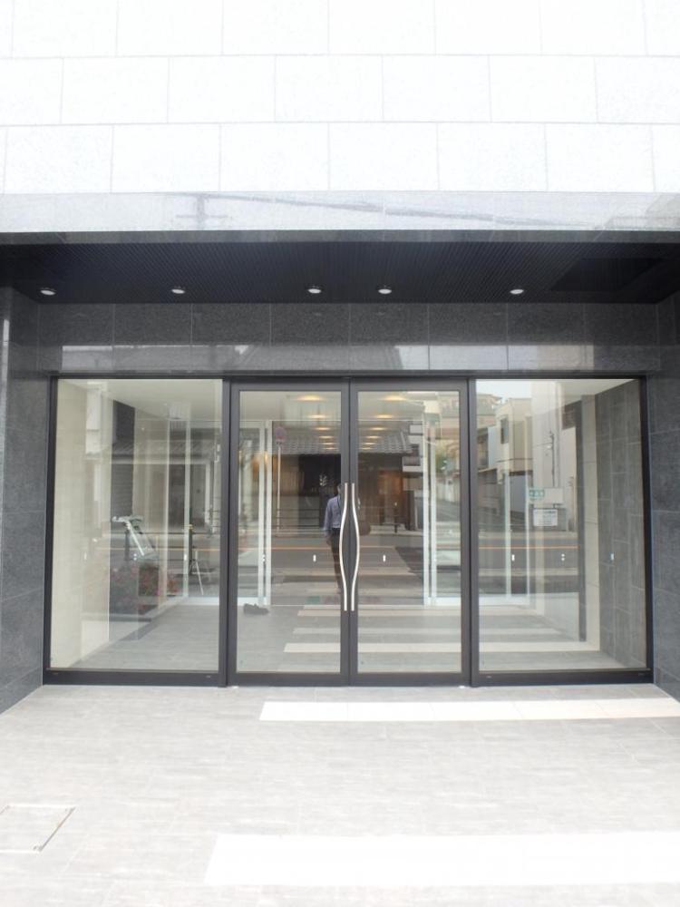 27/30 エントランス