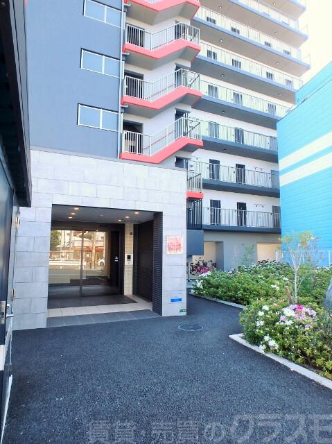 23/30 エントランス