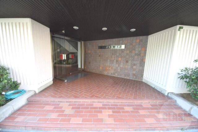 18/28 エントランス