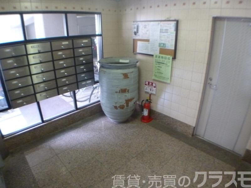 28/30 エントランス