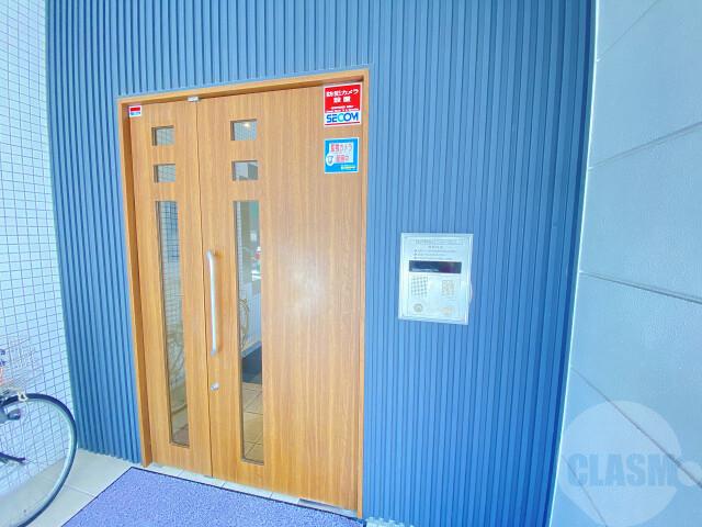 18/30 エントランス