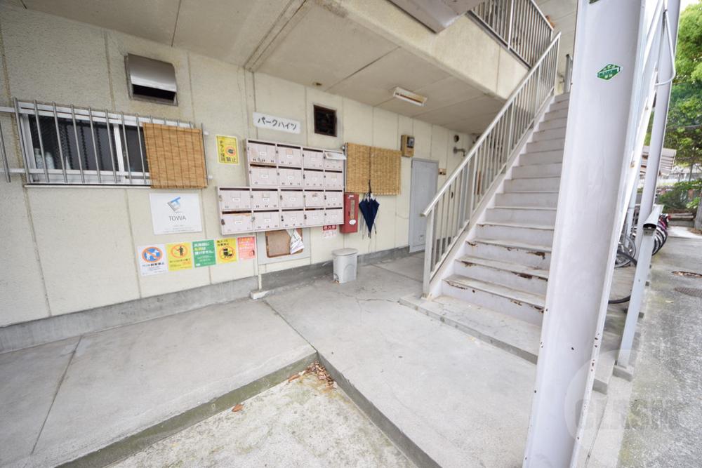 23/30 エントランス