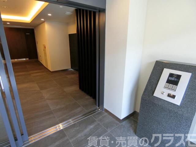 2/4 エントランス