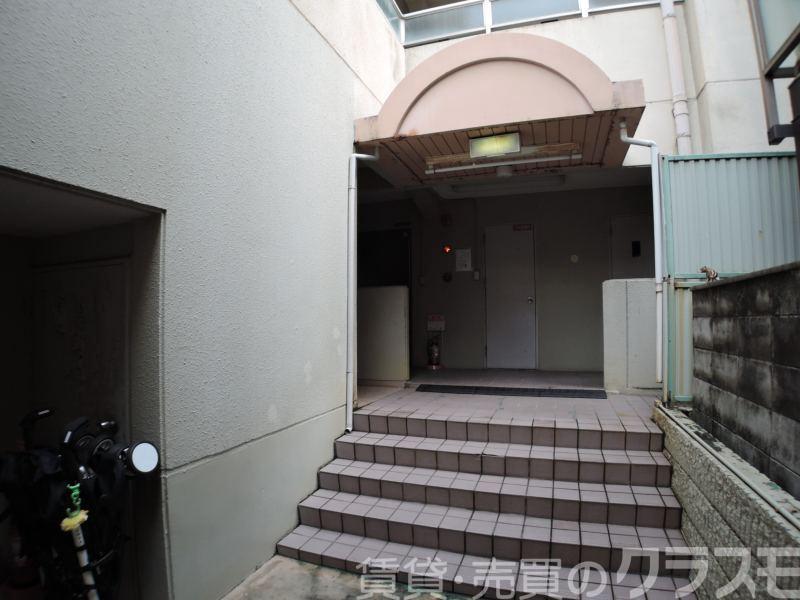 28/30 エントランス