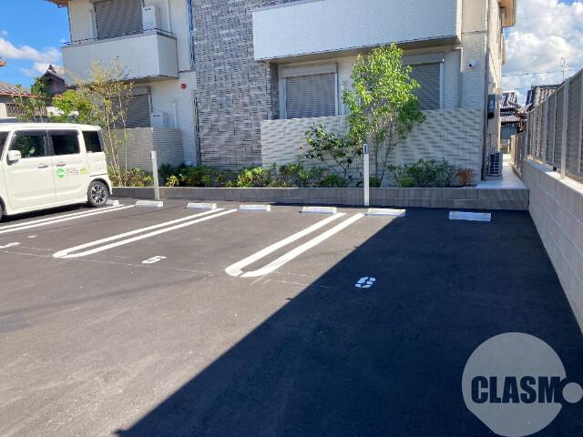 23/30 駐車場