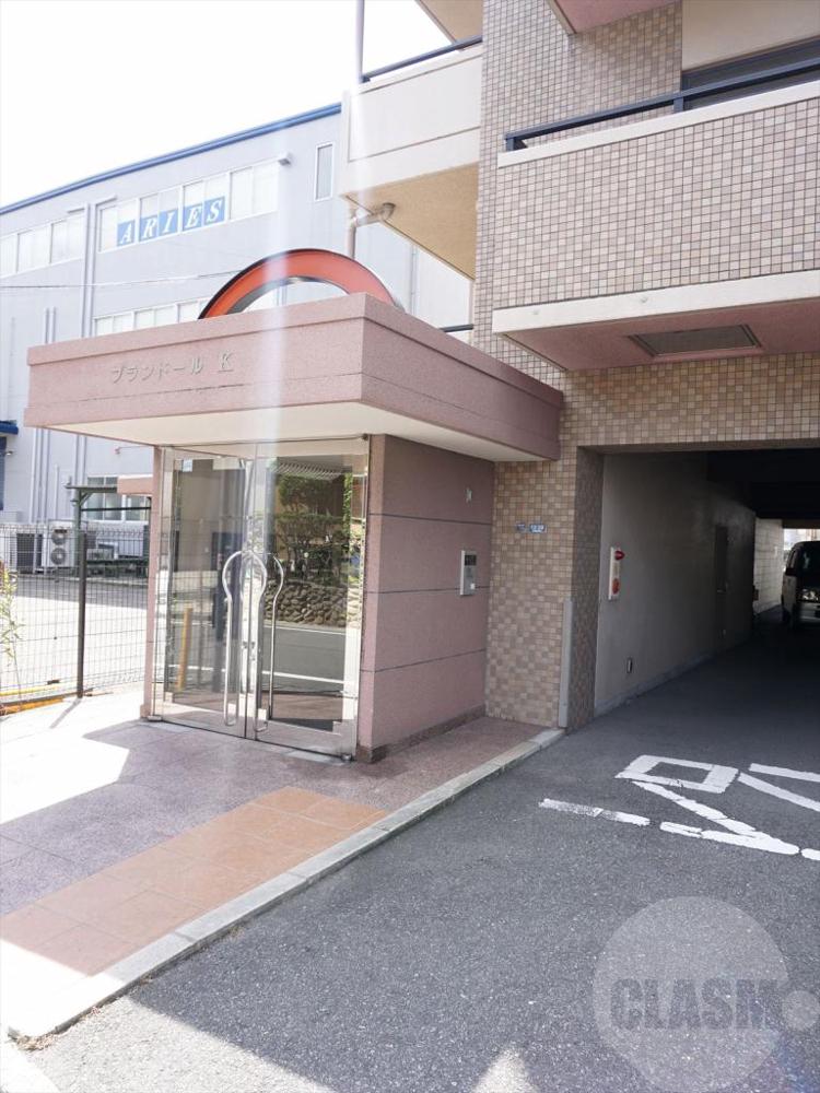 22/30 エントランス