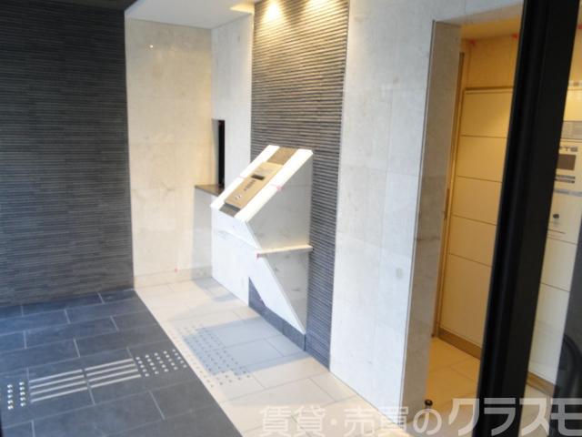 28/30 エントランス