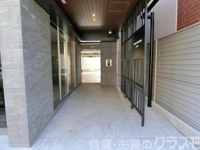 27/30 エントランス