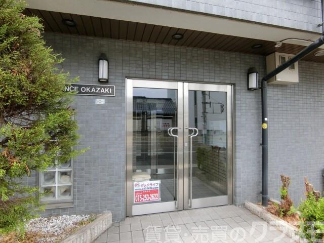 28/30 エントランス