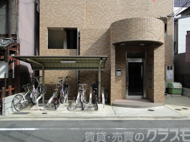 28/30 エントランス