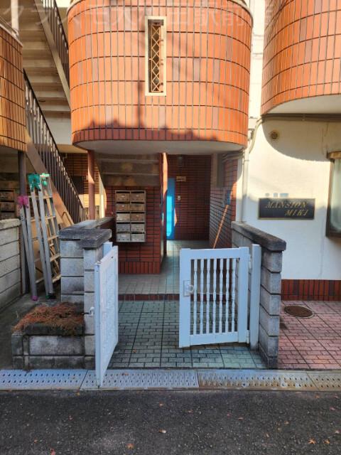 19/23 エントランス