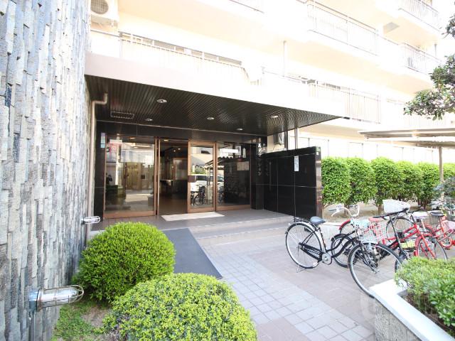 21/30 エントランス