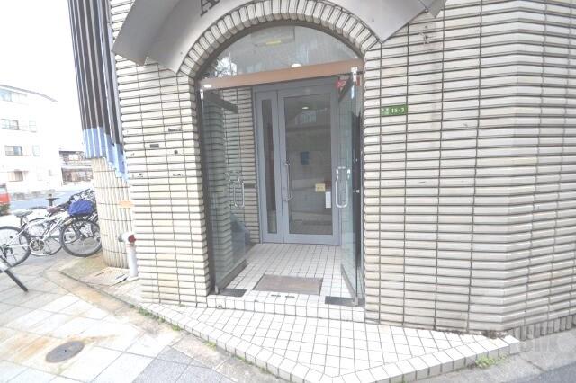 23/30 エントランス