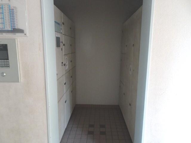 21/27 エントランス