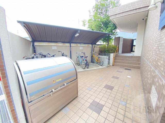 24/30 エントランス