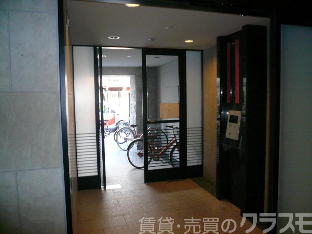 27/30 エントランス