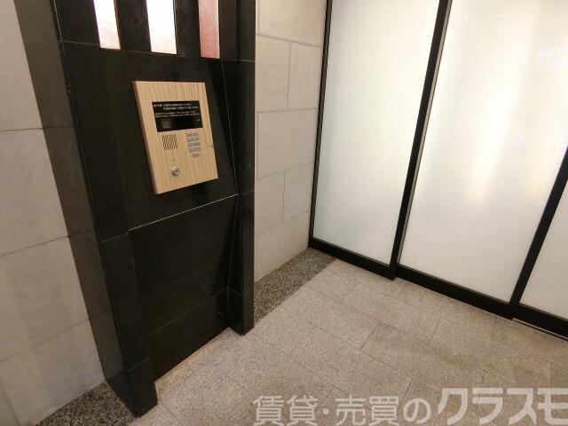 28/30 エントランス