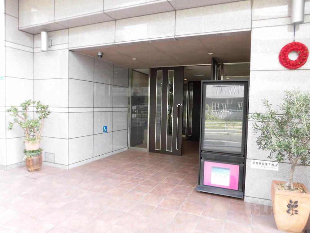 22/26 エントランス