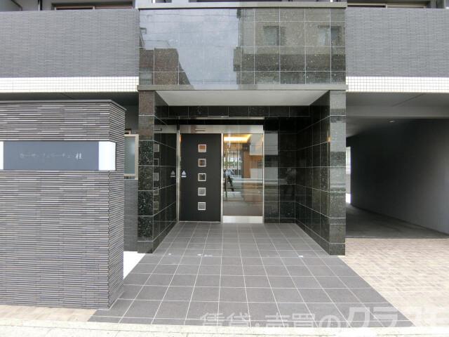 28/30 エントランス