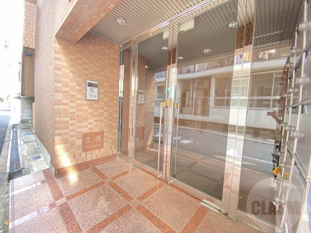 23/30 エントランス