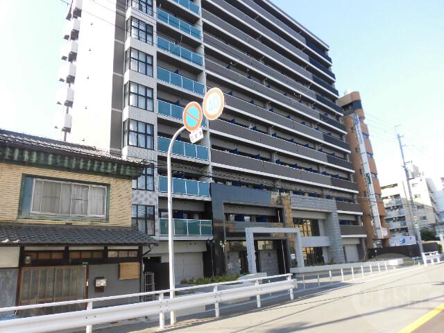 21/30 エントランス