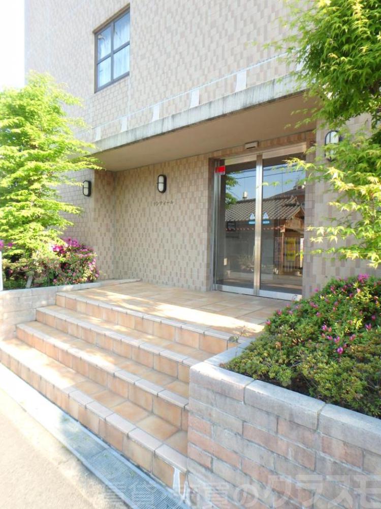 22/30 エントランス