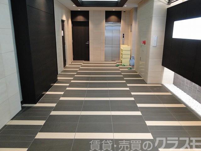 28/30 エントランス