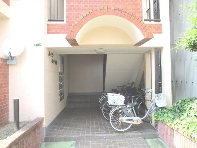 17/26 エントランス