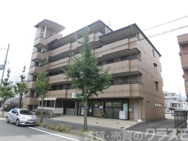 28/30 エントランス