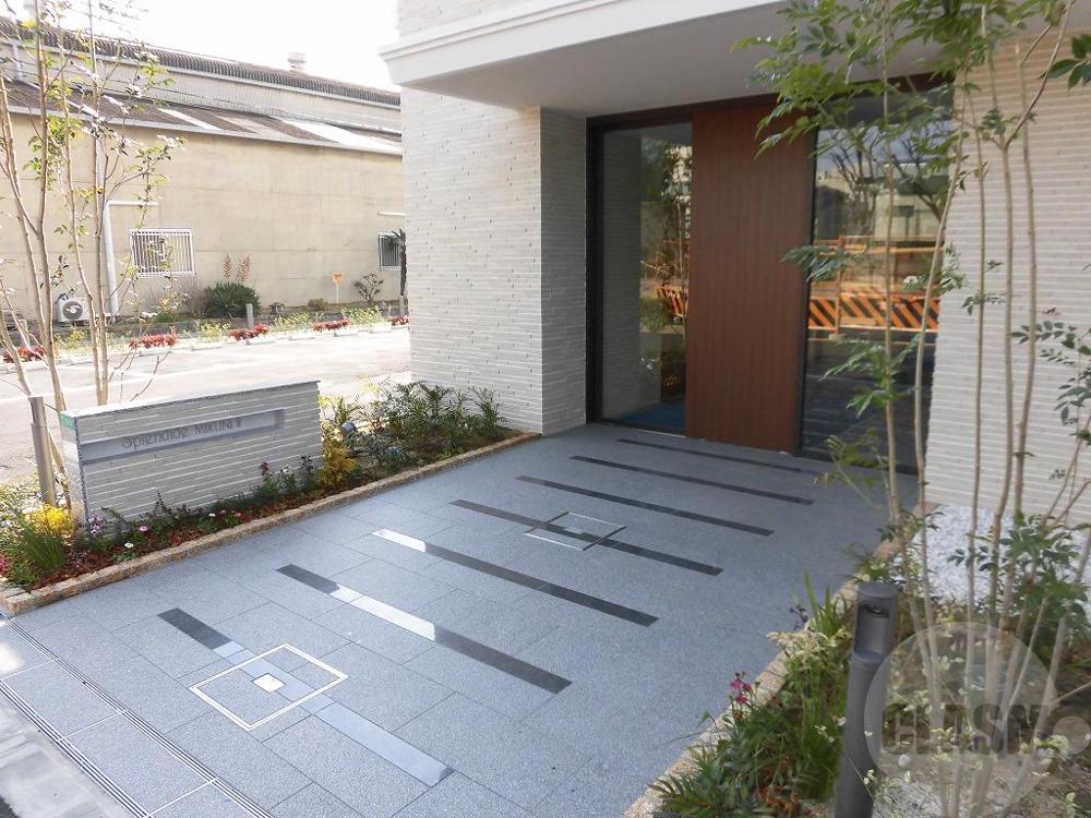 24/30 エントランス